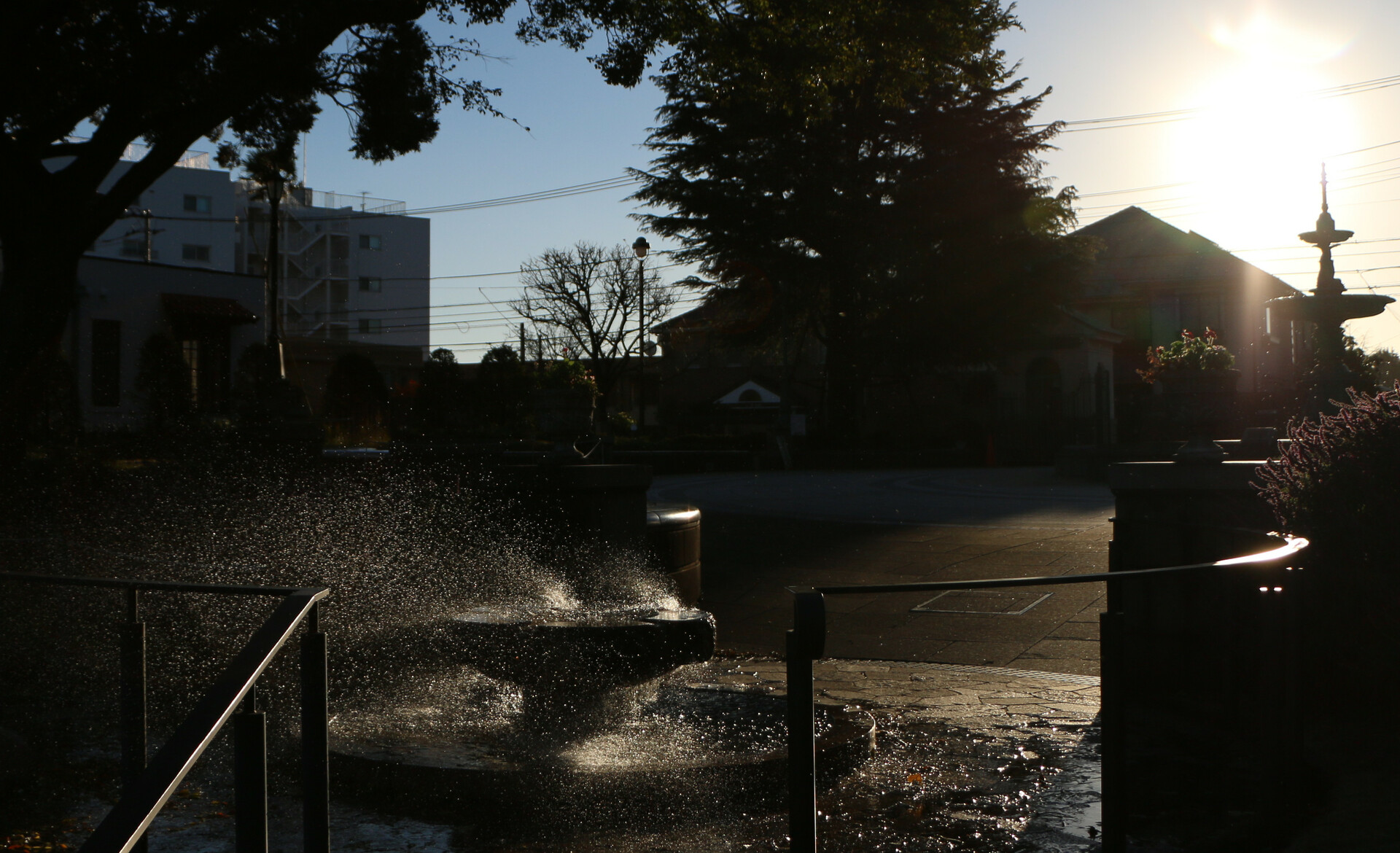 fontaine avec soleil